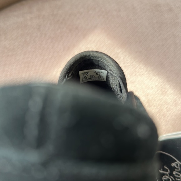 Black & White Van’s Classic Slip-on Sneakers with Graphic - Picture 6 of 7